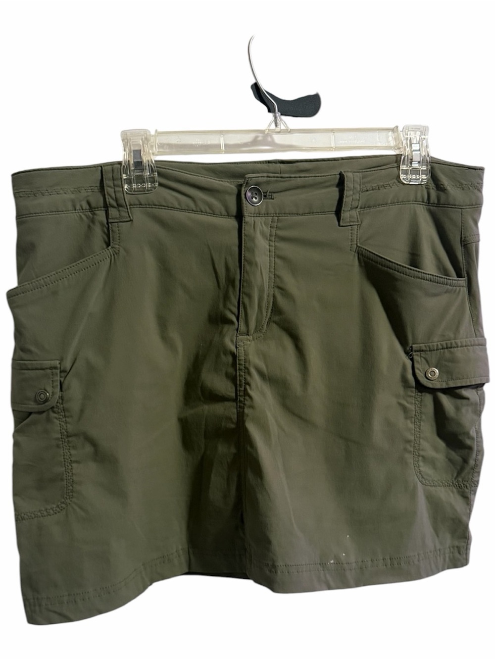 Eddie Bauer Khaki green cargo shorts women’s size 12